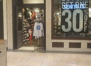 minnesota/saint-cloud/shop/hot-topic