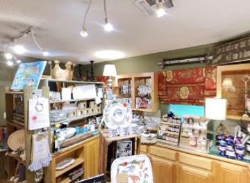 louisiana/sabine-national-wildlife-refuge/shop/victoria-s-on-oak