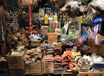 ecuador/napo-region/shop/plaza-de-ponchos