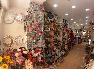 albania/berat/shop/souvenir-shop-mondi