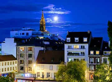 france/strasbourg/cathedral-quarter/shop/place-des-halles