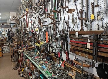iowa/great-river-road/shop/old-tool-shed-antiques