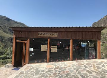 georgia/vardzia/shop/souvenirs-shop-and-beverages