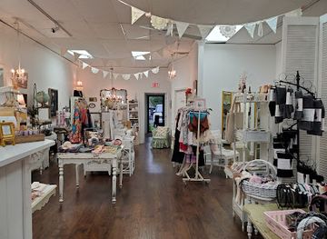 wisconsin/lake-geneva/shop/tres-belle-boutique