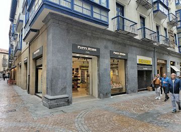 spain/bilbao/casco-viejo/shop/puppy-store