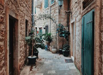 montenegro/montenegrin-littoral/shop/luxury-kotor
