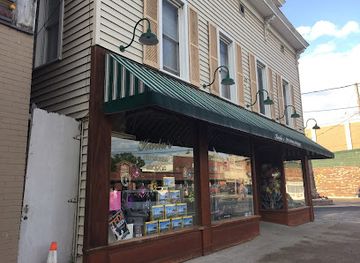 new-york/thousand-islands/shop/karla-s-christmas-shoppe