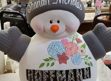 illinois/quad-cities/shop/susie-s-ceramic-nook
