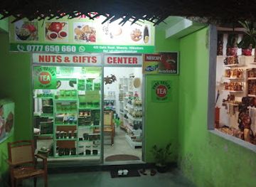 sri-lanka/hikkaduwa/shop/nuts-gifts