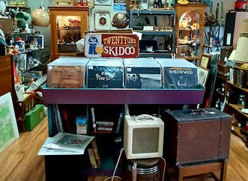 tennessee/johnson-city/shop/tree-streets-antiques-and-vintage
