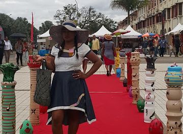 madagascar/melaky/shop/marek-art-shopping