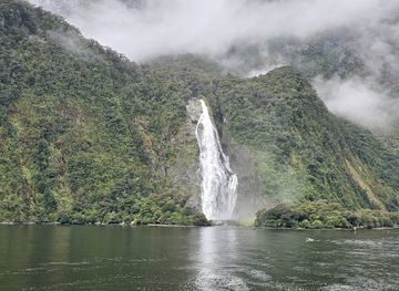 new-zealand/milford-sound/shop/bowen-falls