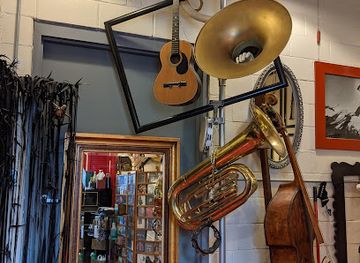 michigan/grand-rapids/east-hills/shop/i-c-hair-and-vintage