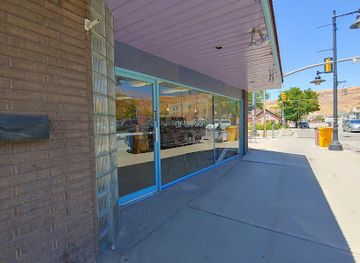 utah/arches-national-park/shop/ar-tee-sian