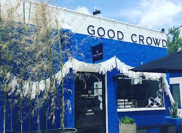 florida/orlando-theme-parks/shop/good-crowd