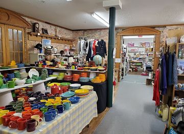 michigan/bay-city/shop/bay-city-antiques-center