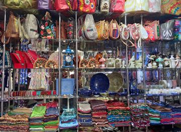 tajikistan/dushanbe/shop/souvenirs-antiques-carpet