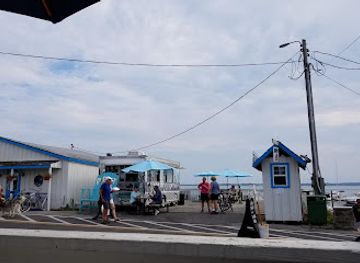 ohio/kelleys-island/shop/papa-t-s-deckside