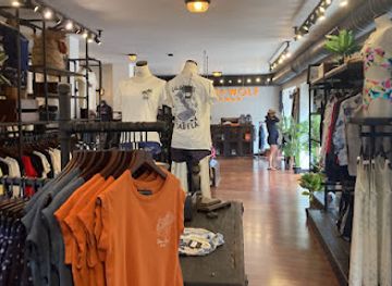 ecuador/puerto-ayora/shop/darwin-wolf