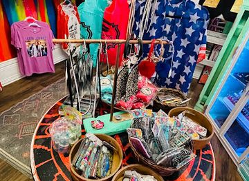 oklahoma/great-salt-plains-state-park/shop/cherokee-queens-boutique