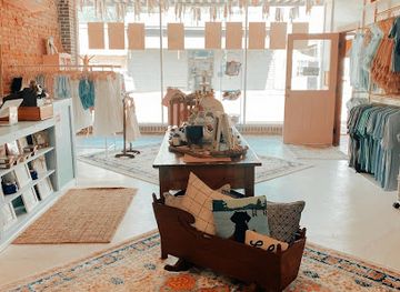 alabama/lake-martin/shop/annie-rae-boutique