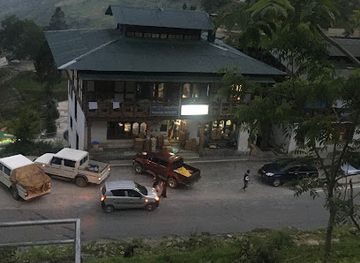 bhutan/trongsa/shop/thepatshang-tshongkhang