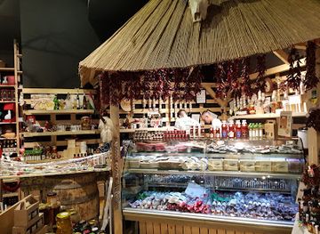 hungary/budapest/jewish-quarter/shop/the-biggest-souvenir-shop-market-in-budapest