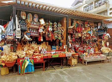 ecuador/azuay-region/shop/mercado-de-artesanias-rotary