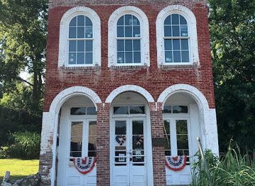 nebraska/indian-cave-state-park/shop/lone-tree-saloon-home-decor-gift-shop