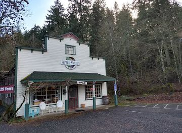 oregon/columbia-river-gorge/shop/apple-valley-country-store