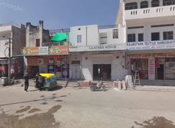 india/jaipur/jal-mahal/shop/aahish-garmants