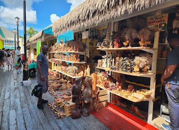 the-bahamas/san-salvador-island/shop/nassau-straw-market