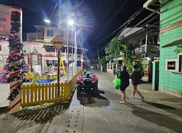 honduras/utila/shop/caribbean-market