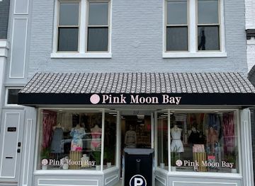 wisconsin/lake-geneva/shop/pink-moon-bay-boutique