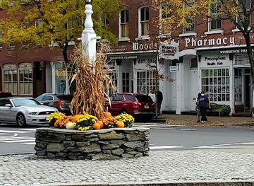 maine/cumberland-county/shop/coles-corner-gift-shop