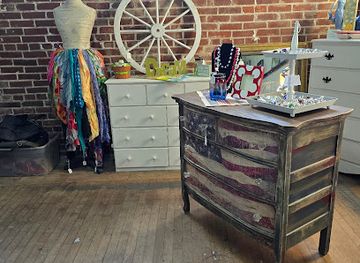 missouri/cape-girardeau/shop/main-street-antiques-collectables-apparel