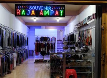indonesia/raja-ampat/shop/souvenir-t-shirt-store-raja-ampat