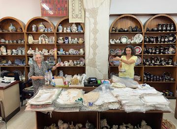 greece/heraklion/old-town/shop/authentic-dinnerware-and-broderie-store