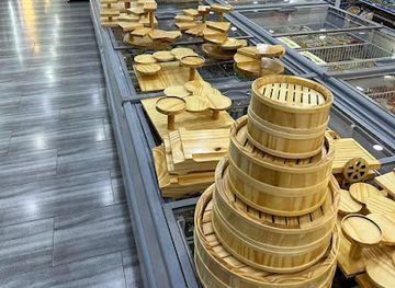 vietnam/hue/phu-huong/shop/cua-hang-le-trang-cho-dong-ba