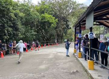 peru/machu-picchu/shop/parada-de-buses-machu-picchu