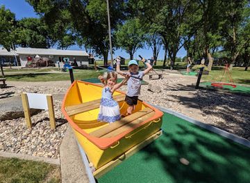 iowa/lake-okoboji/shop/treasure-village