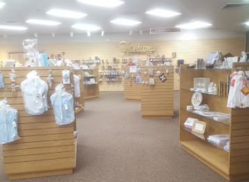 illinois/cahokia-mounds-state-historic-site/shop/shrine-gift-shop