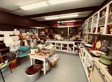 indiana/southern-indiana/shop/vintage-treasures-antique-mall-flea-emporium