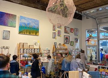 kentucky/bluegrass-region/shop/poppy-pomelo