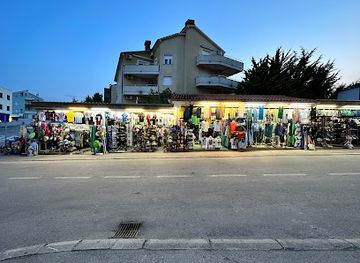 croatia/istria/shop/gift-clothes-and-souvenir-shop