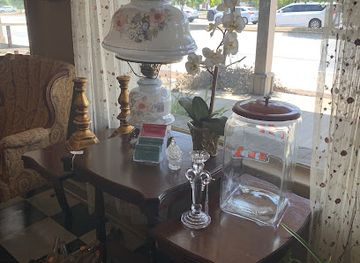 alabama/lake-eufaula/shop/lucky-dog-antiques