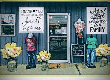 missouri/elephant-rocks-state-park/shop/the-darling-daffodil-boutique