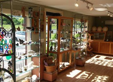 connecticut/the-quiet-corner/shop/mother-earth-gallery