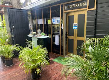 antigua-and-barbuda/dickenson-bay/shop/island-house