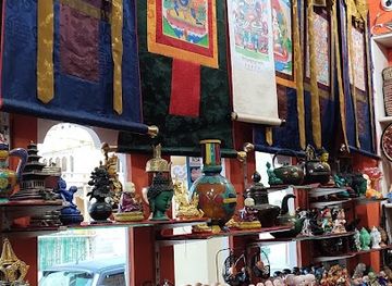 bhutan/paro/shop/bhutan-treasure-handicraft